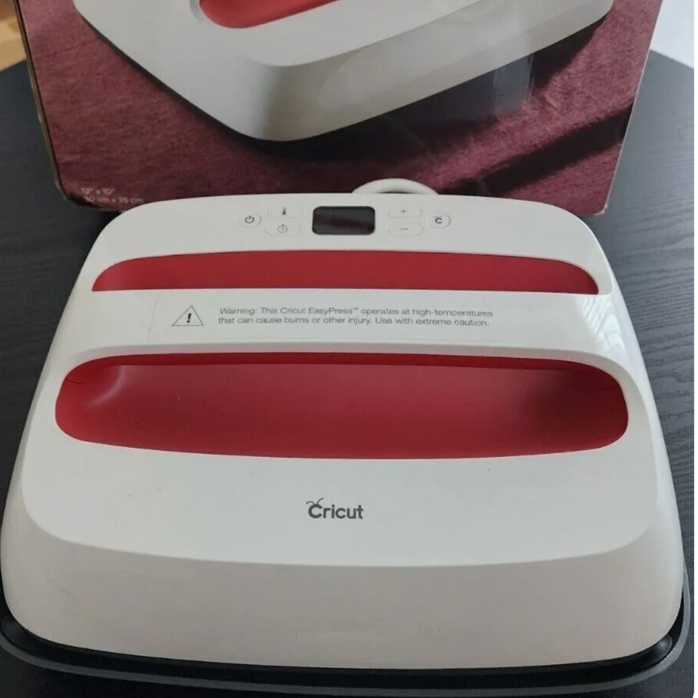Cricut Easy Press 2 - Heat Press Machine 9x9 - Raspberry
